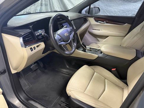 Used 2018 Cadillac XT5 Luxury w/ Driver Awareness Package AWD/4WD image 17