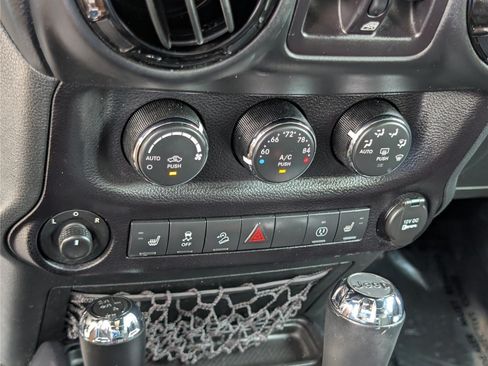 Used 2016 Jeep Wrangler Unlimited Sahara AWD/4WD image 23