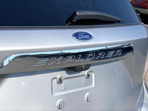 Used 2023 Ford Explorer XLT w/ Equipment Group 202A RWD image 27