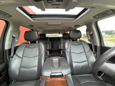 Used 2017 Cadillac Escalade Luxury AWD/4WD image 24