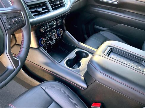 Used 2023 Chevrolet Suburban RST w/ Luxury Package image 17