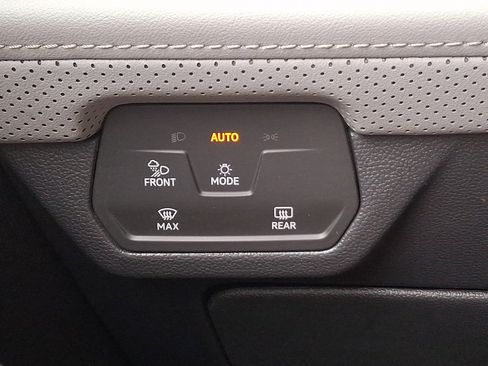Used 2024 Volkswagen Atlas Peak Edition SE AWD/4WD image 23