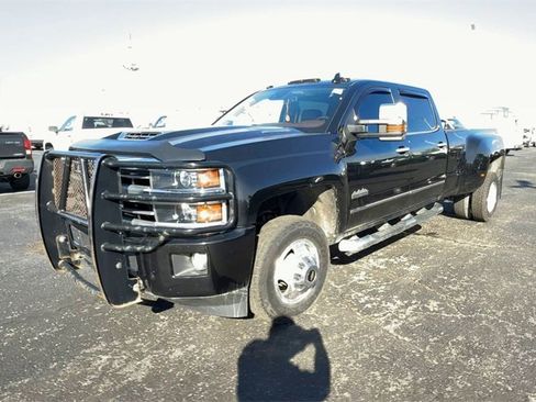 Used 2019 Chevrolet Silverado 3500 High Country w/ Duramax Plus Package image 4