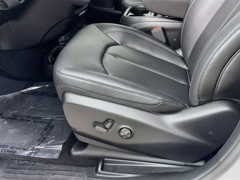 New 2027 Chrysler Pacifica Select FWD image 18