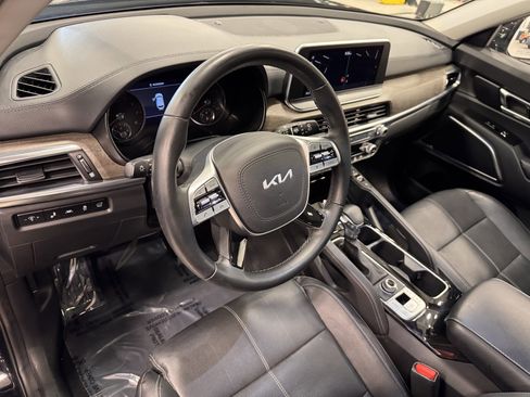 Certified 2022 Kia Telluride SX w/ Nightfall Edition Package image 18