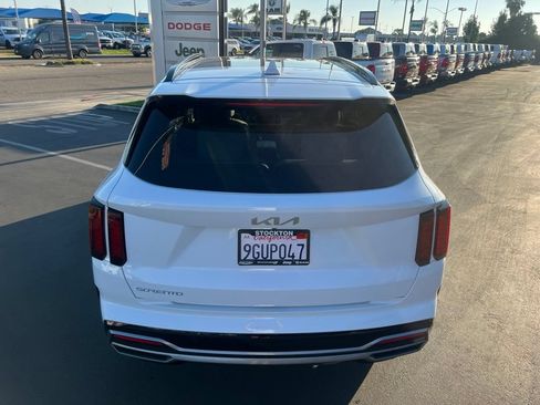 Used 2023 Kia Sorento EX w/ Panoramic Sunroof Package FWD image 15