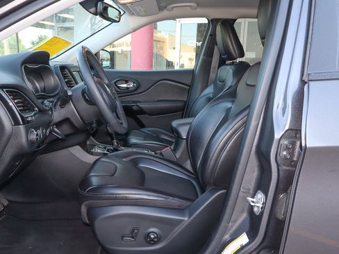 Used 2020 Jeep Cherokee Latitude Plus image 7