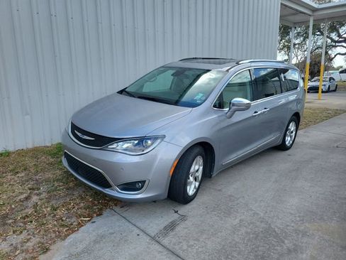 Used 2020 Chrysler Pacifica Limited w/ Advanced Safetytec Group image 2