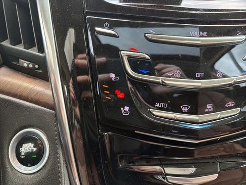 Used 2018 Cadillac Escalade Luxury AWD/4WD image 17