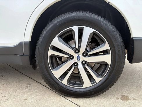 Used 2019 Subaru Outback 2.5i Limited AWD/4WD image 9