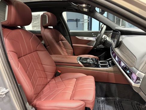 Used 2023 BMW 760i xDrive image 31