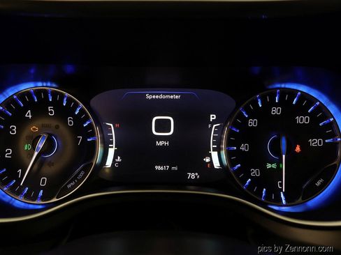 Used 2019 Chrysler Pacifica Limited FWD image 18