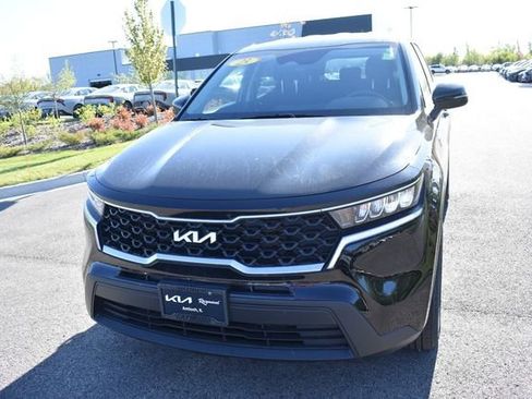Used 2023 Kia Sorento LX AWD/4WD image 7