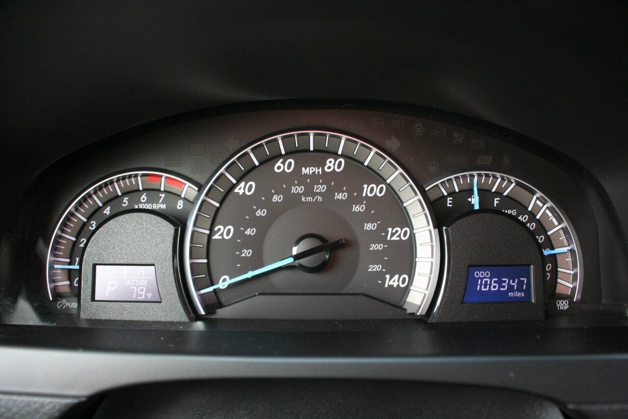 Used 2012 Toyota Camry SE w/ Leather Pkg FWD image 15