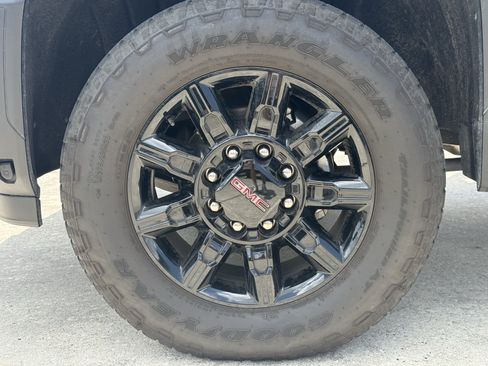 Used 2025 GMC Sierra 2500 AT4 AWD/4WD image 12