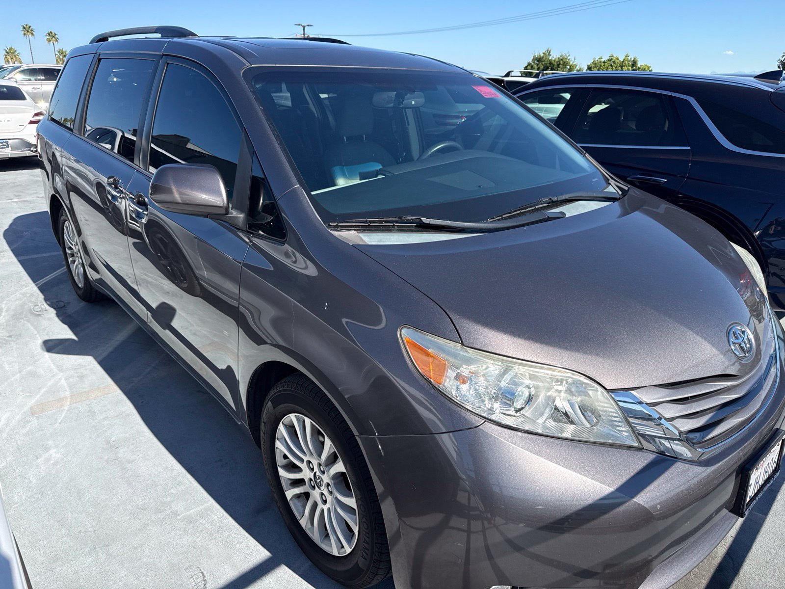Used 2015 Toyota Sienna XLE w/ XLE Navigation Package FWD image 1