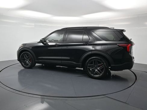 Used 2025 Ford Explorer ST image 3