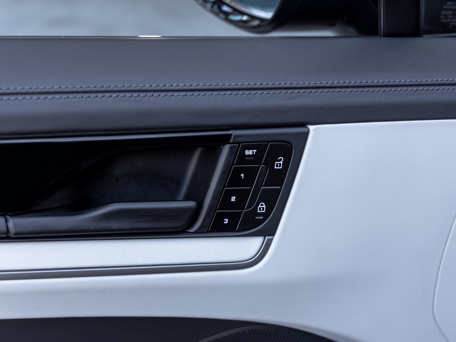 Certified 2024 Porsche Cayenne Coupe AWD/4WD image 19
