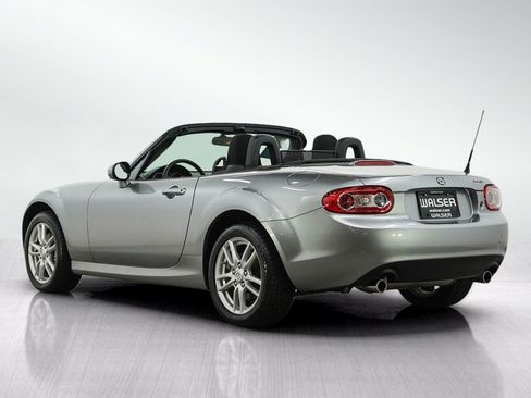 Used 2011 MAZDA MX-5 Miata Sport RWD image 4
