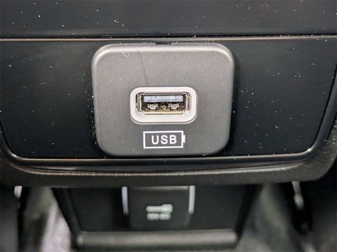 Used 2024 Jeep Compass Latitude image 15