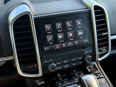 Used 2018 Porsche Cayenne Platinum Edition image 36