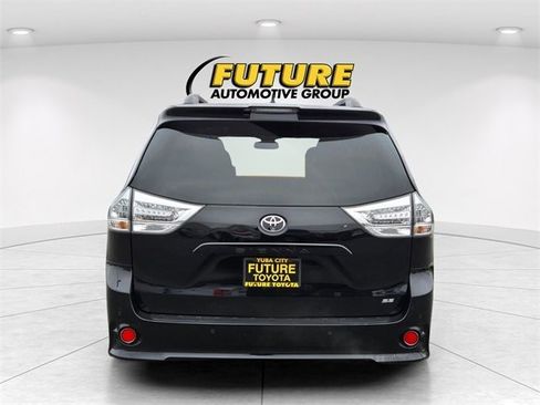 Certified 2020 Toyota Sienna SE image 6