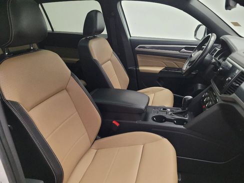 Used 2021 Volkswagen Atlas Cross Sport SE w/ Panoramic Sunroof Package FWD image 21