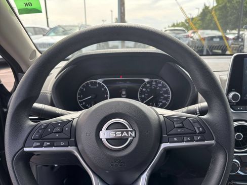 Used 2025 Nissan Sentra SV FWD image 21