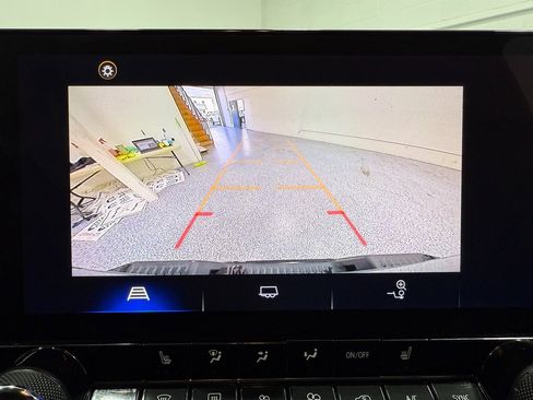 Used 2023 Chevrolet Colorado Z71 w/ Z71 Convenience Package 2 image 17