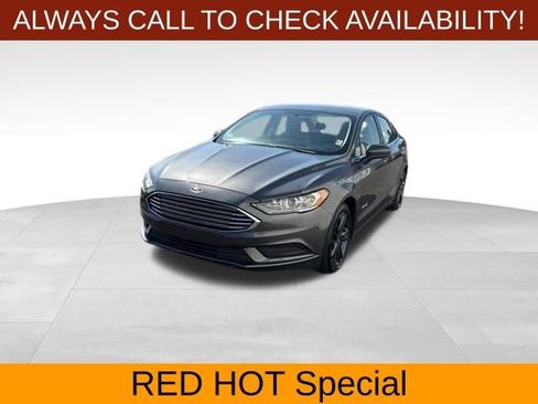 Used 2018 Ford Fusion SE image 3