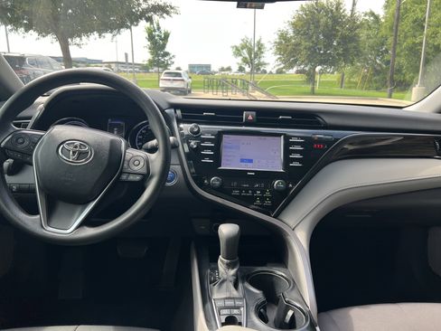 Used 2020 Toyota Camry LE FWD image 24