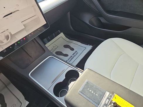 Used 2023 Tesla Model 3 Standard Range image 30