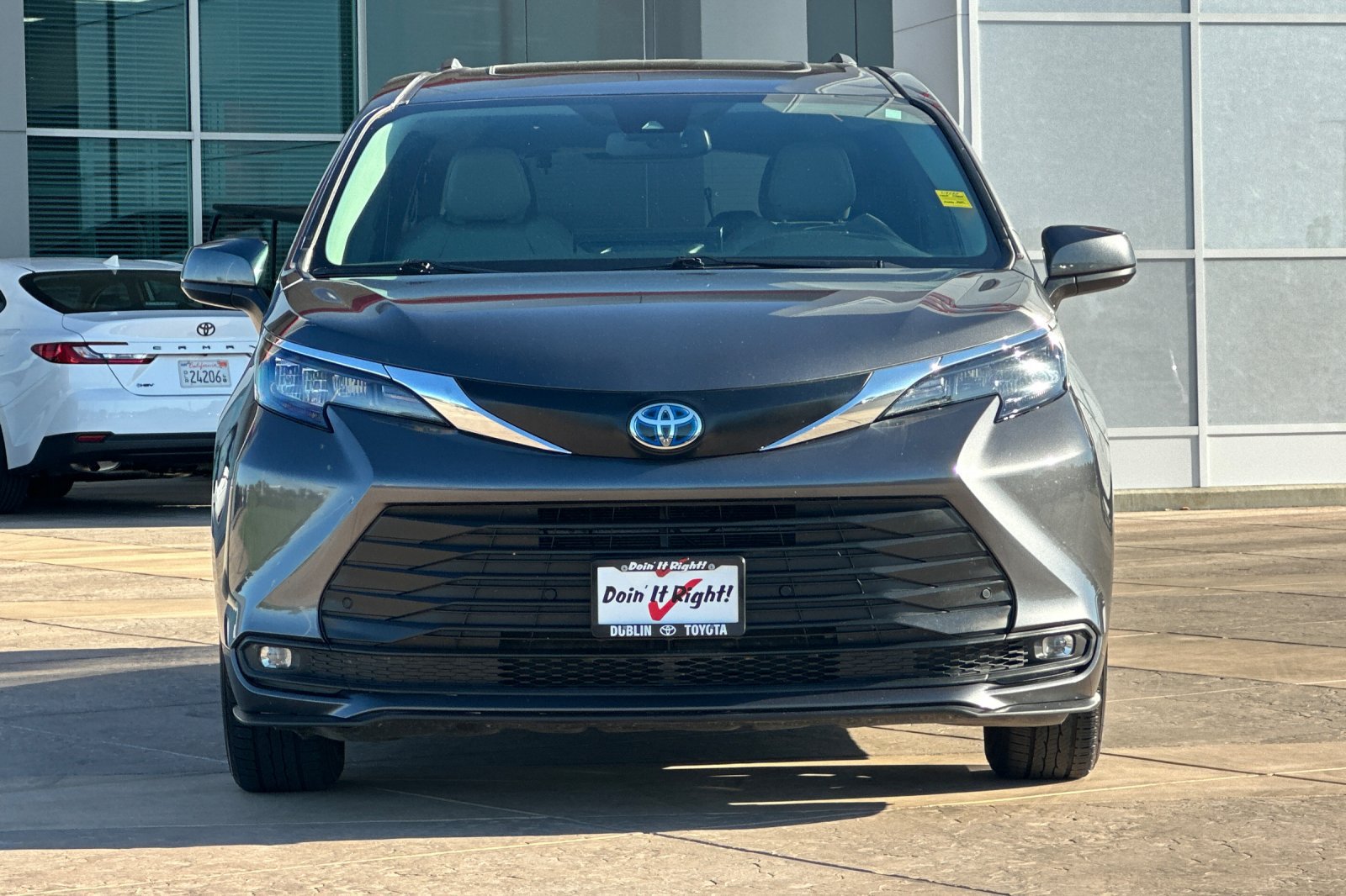 Certified 2025 Toyota Sienna XLE FWD image 11
