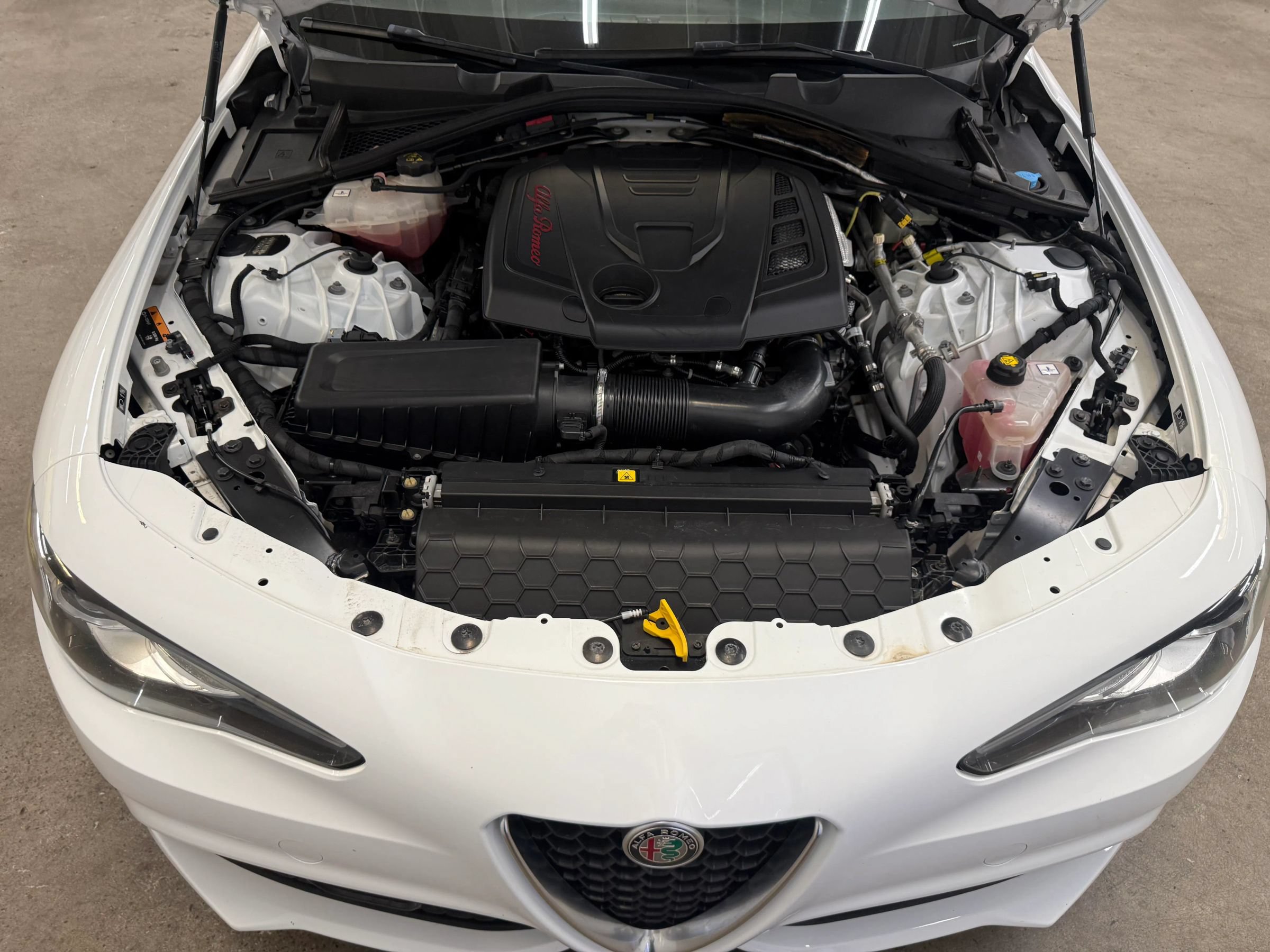 Used 2018 Alfa Romeo Giulia Ti Sport w/ Quick Order Package 22U Sport RWD image 9