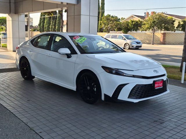 Used 2025 Toyota Camry SE FWD image 3