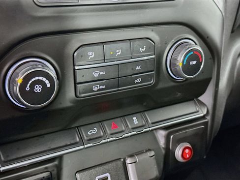 Used 2019 Chevrolet Silverado 1500 Custom w/ Custom Value Package AWD/4WD image 17