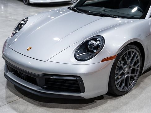 Used 2024 Porsche 911 Carrera T RWD image 11