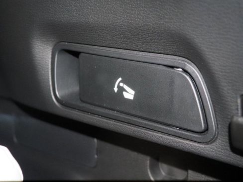 Used 2025 Mitsubishi Outlander SEL image 52