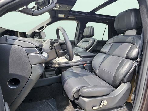 New 2025 Lincoln Navigator Reserve w/ Jet Appearance Package image 13