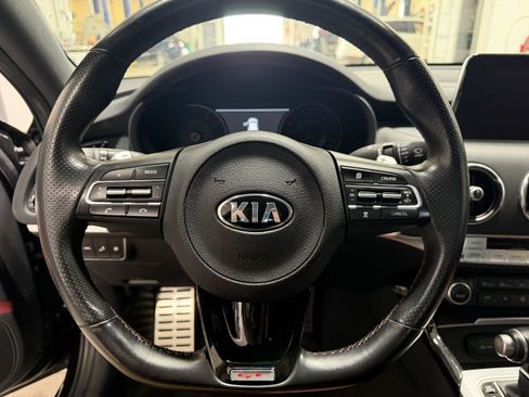 Used 2018 Kia Stinger GT1 RWD image 13