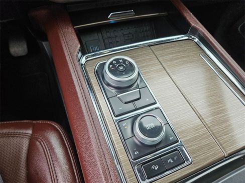 Used 2024 Ford Expedition Limited image 29