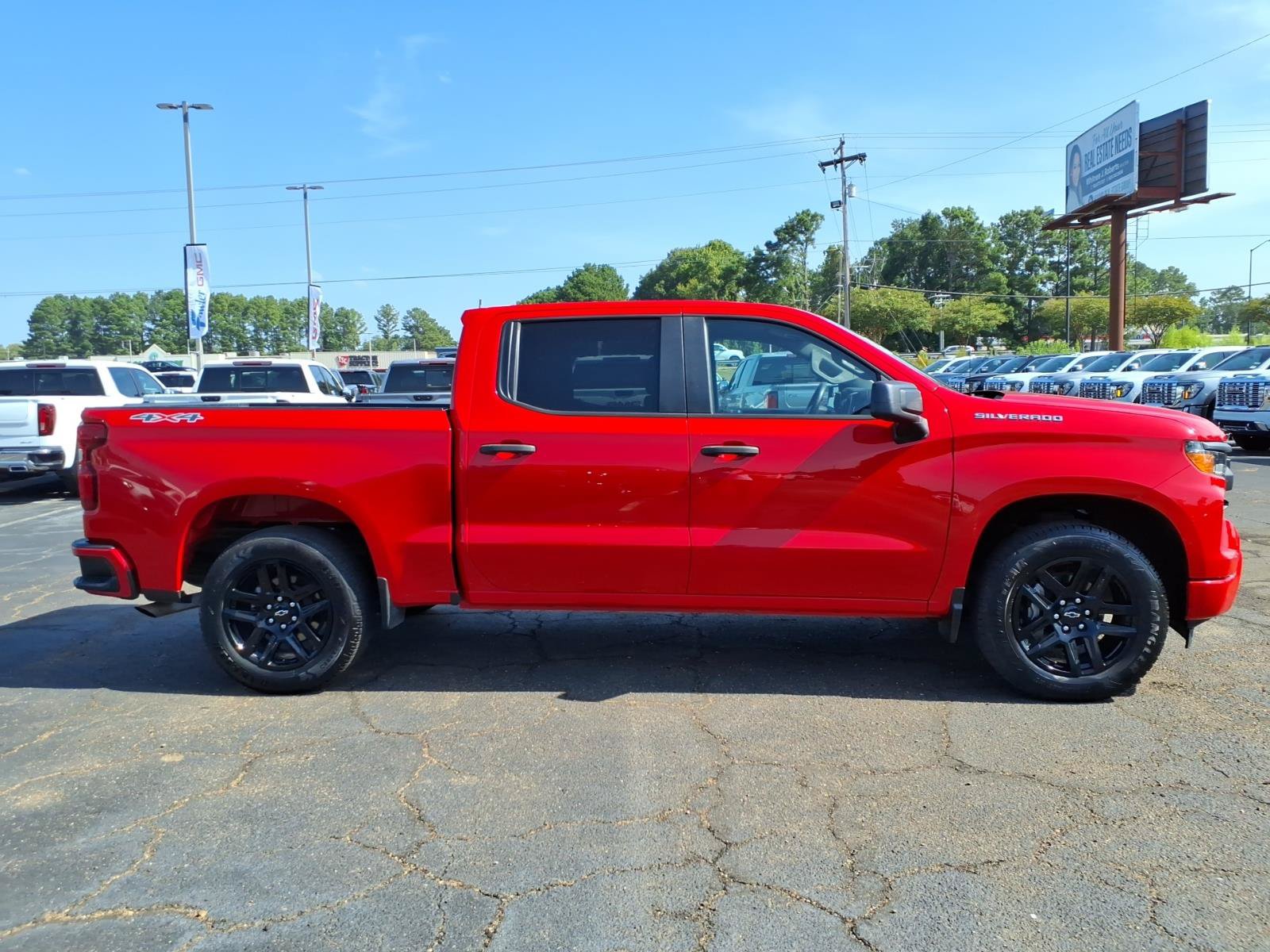 Used 2022 Chevrolet Silverado 1500 Custom AWD/4WD image 3