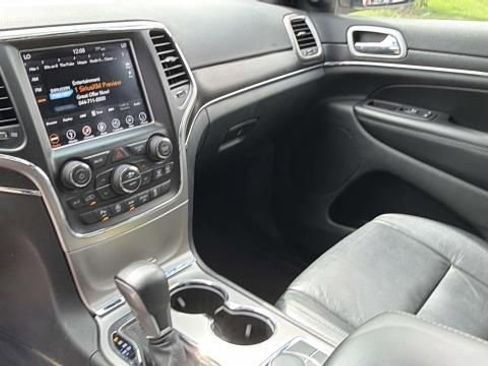 Used 2018 Jeep Grand Cherokee Limited AWD/4WD image 17