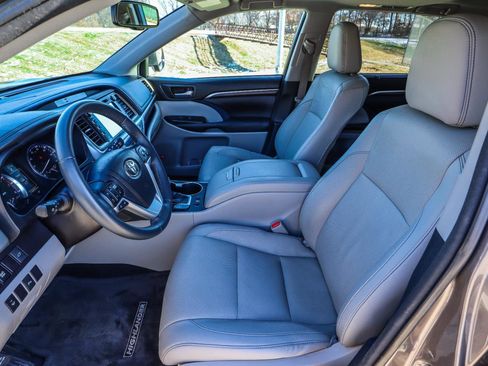 Used 2016 Toyota Highlander Limited image 41