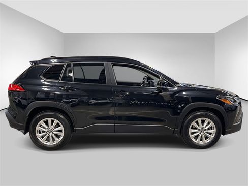 Used 2022 Toyota Corolla Cross LE image 5