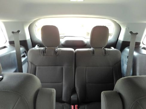 Used 2023 Ford Explorer XLT RWD image 8