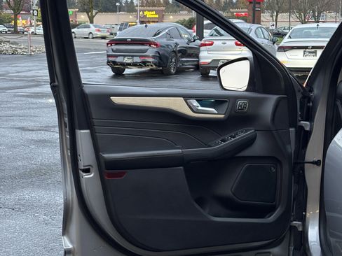 Used 2021 Ford Escape Titanium w/ Titanium Elite Package image 21