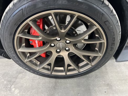 Used 2018 Dodge Challenger SRT Hellcat RWD image 4