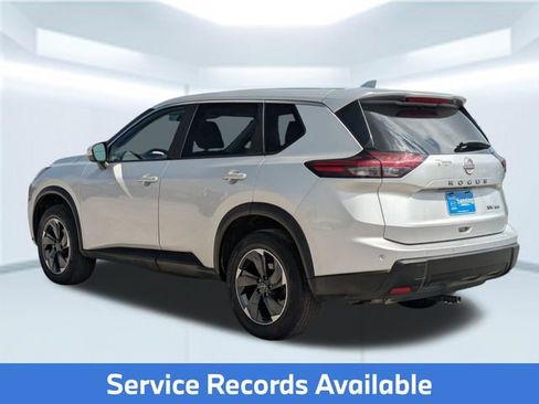 Used 2024 Nissan Rogue SV image 4