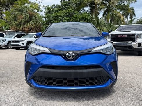 Used 2020 Toyota C-HR XLE FWD image 2